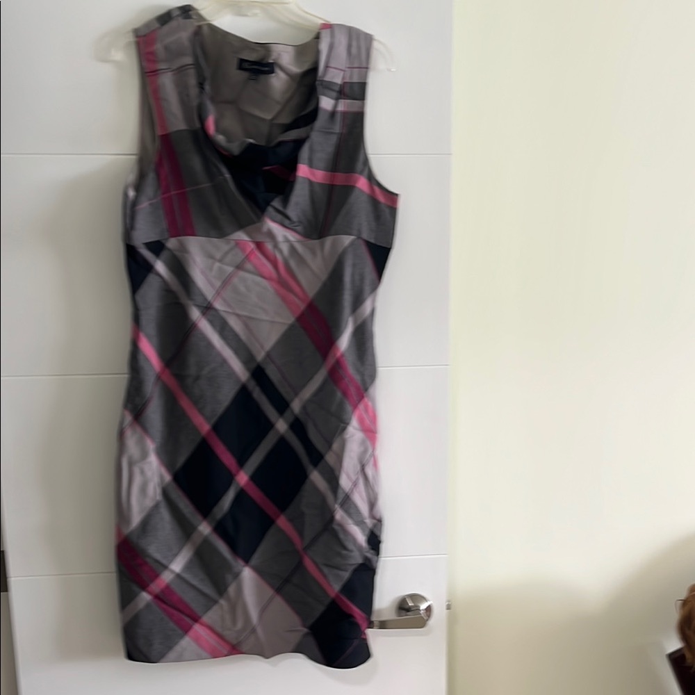 Anne Klein Black and Gray Sheath Dress V-Neck Sleeveless
